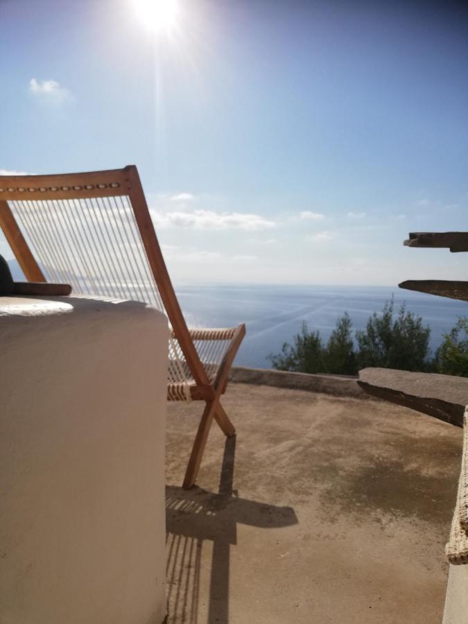 Alicudi Giardino Dei Carrubi- Al Gradino 365 Bed & Breakfast Eksteriør bilde