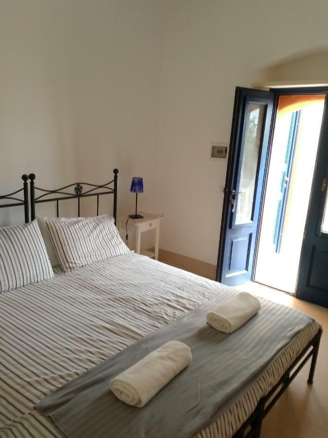 Alicudi Giardino Dei Carrubi- Al Gradino 365 Bed & Breakfast Eksteriør bilde