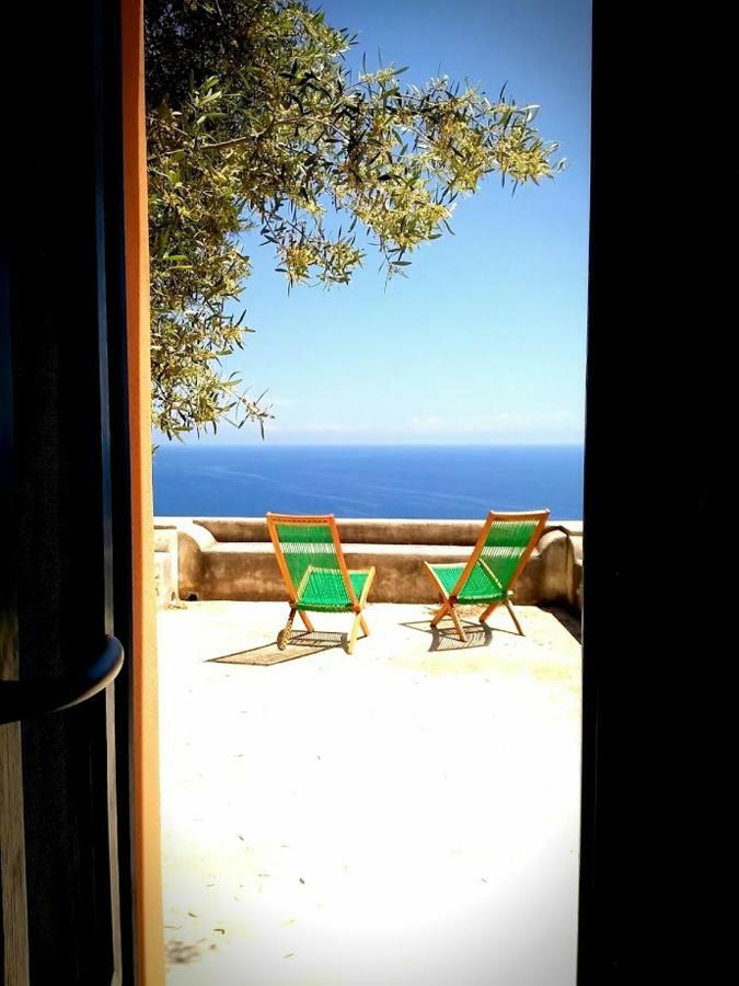 Alicudi Giardino Dei Carrubi- Al Gradino 365 Bed & Breakfast Eksteriør bilde
